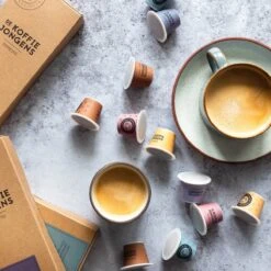 De Koffiejongens - Proefpakket - Nespresso Cups - 100% Biologisch Afbreekbaar - 6x10 Cups - Nespresso Compatible -Koffie Promotie Winkel 1200x1200 11