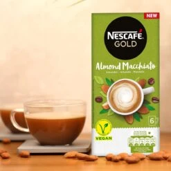 Nescafé Gold Almond Macchiato Oploskoffie - 6 Doosjes à 6 Zakjes -Koffie Promotie Winkel 1200x1200 308